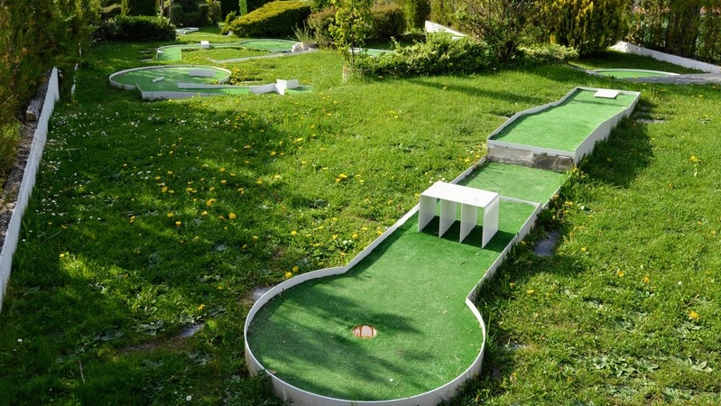 mini-golf hotel coma